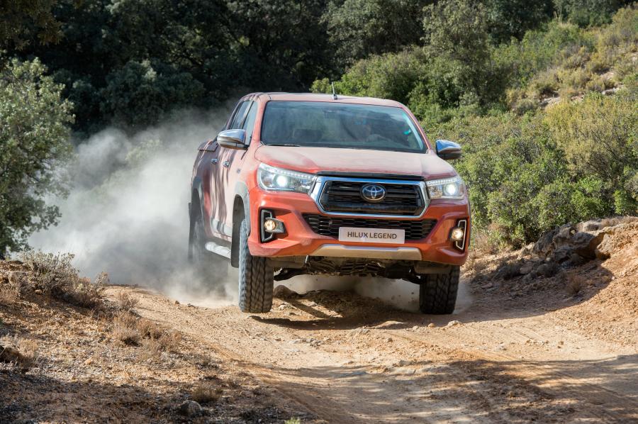  Toyota Hilux Legend Raider Double Cab 2018 года  (ES) (фото 9 из 40)